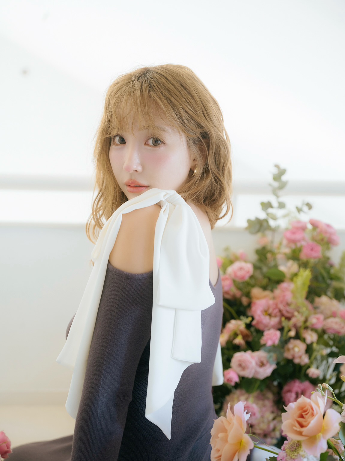 三上悠亜、MISTREASS